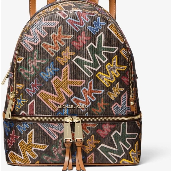 Michael Kors signature logo backpack - Picture 10 of 13